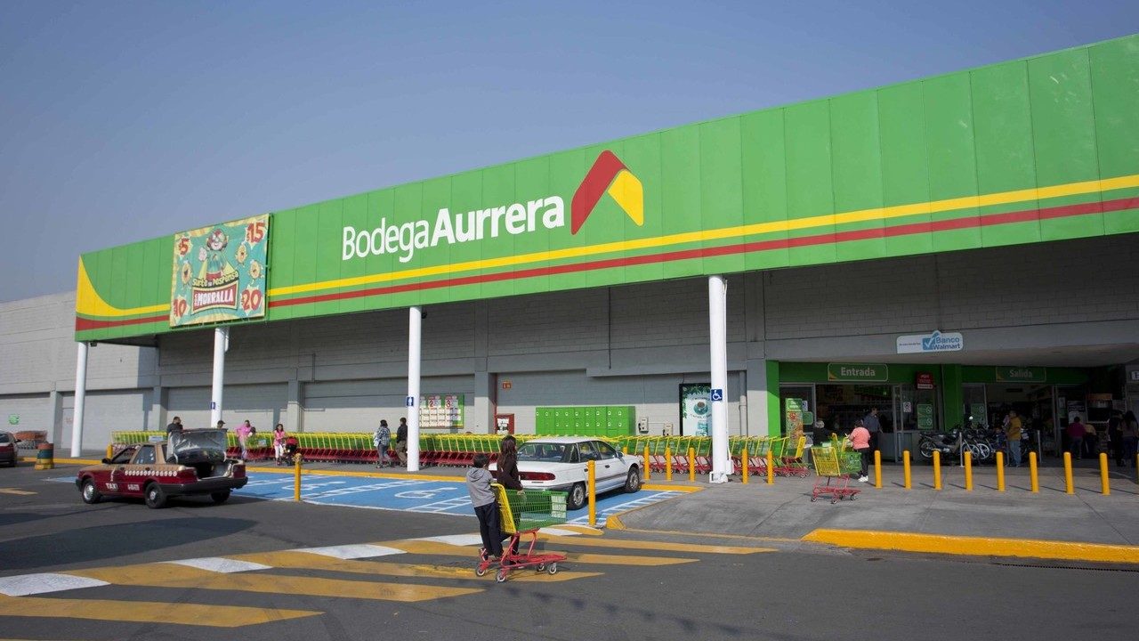 How to use WhatsApp group messaging?